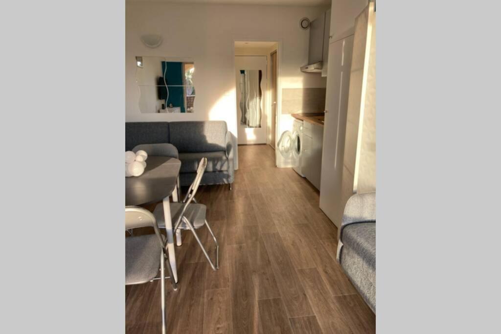 Escapade Au Port Apartment Hyeres Exterior photo