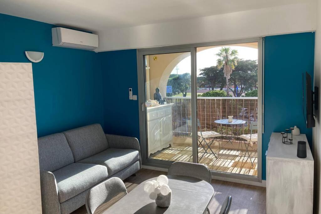 Escapade Au Port Apartment Hyeres Exterior photo
